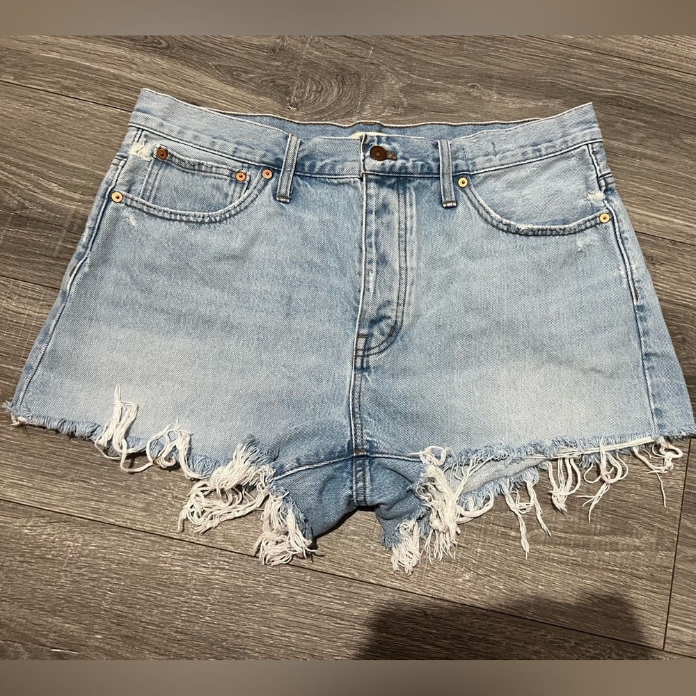 Madewell Relaxed Denim Shorts Light Wash Button Fly Raw Hem Size 31